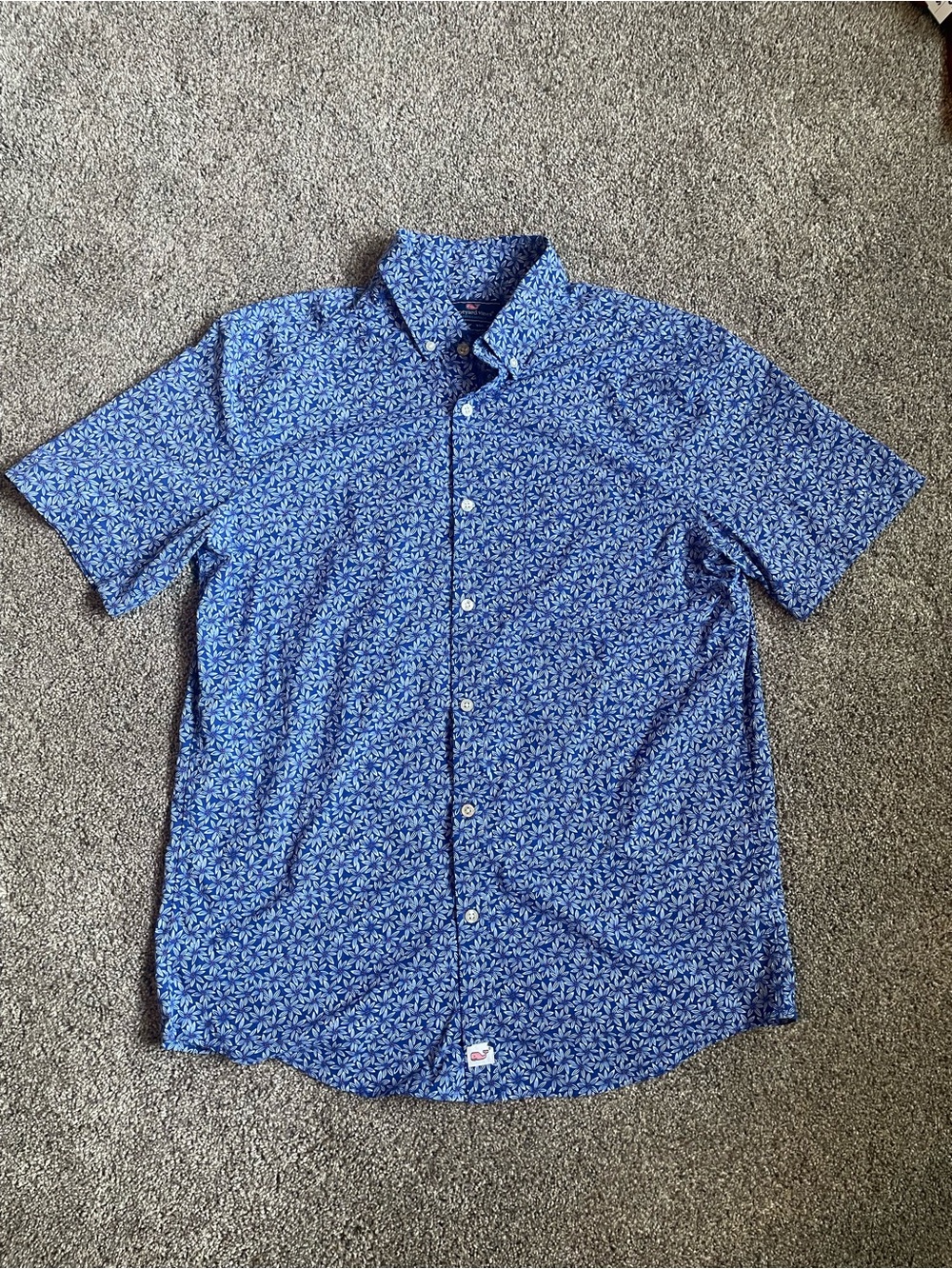 Vineyard Vines Men's Short-Sleeve Blue Floral Printed Button-Down Shirt Medium